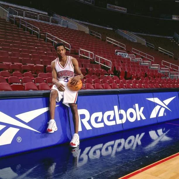 reebok老logo,reebok标志红蓝白