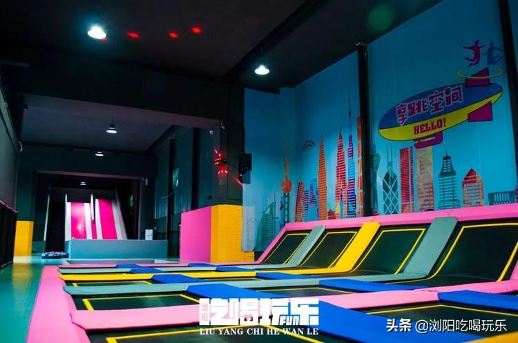 蹦床馆网红滑梯室内,旱雪滑梯蹦床公园