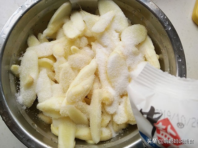 每年入伏都买5斤它,用奶奶教的方法泡一泡,简单好做,又甜又脆