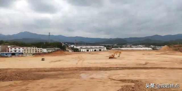 龙岩永定体育中心足球场,龙岩学校足球场建设多少钱