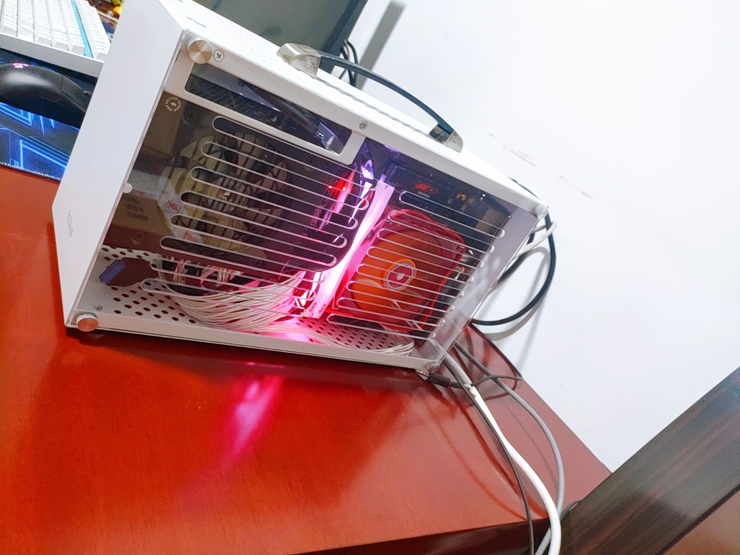 超频三蜂鸟机箱和机械大师c24,超频三蜂鸟2机箱什么材质