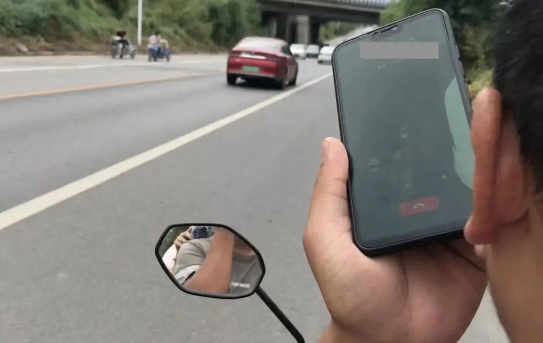 新闻在路上,致敬新闻背后的故事