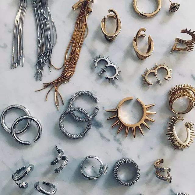 不差钱的女人的特点,为什么那么多人都喜欢佩戴耳环