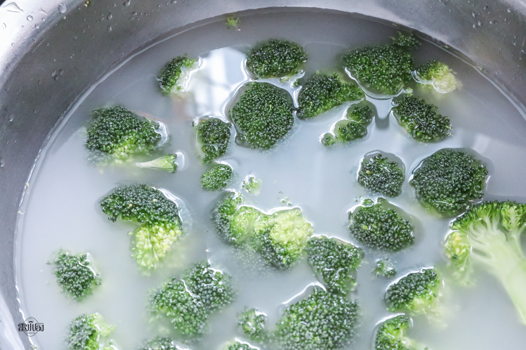 西兰花怎么洗才能使虫卵变白,清洗西兰花有哪些注意事项