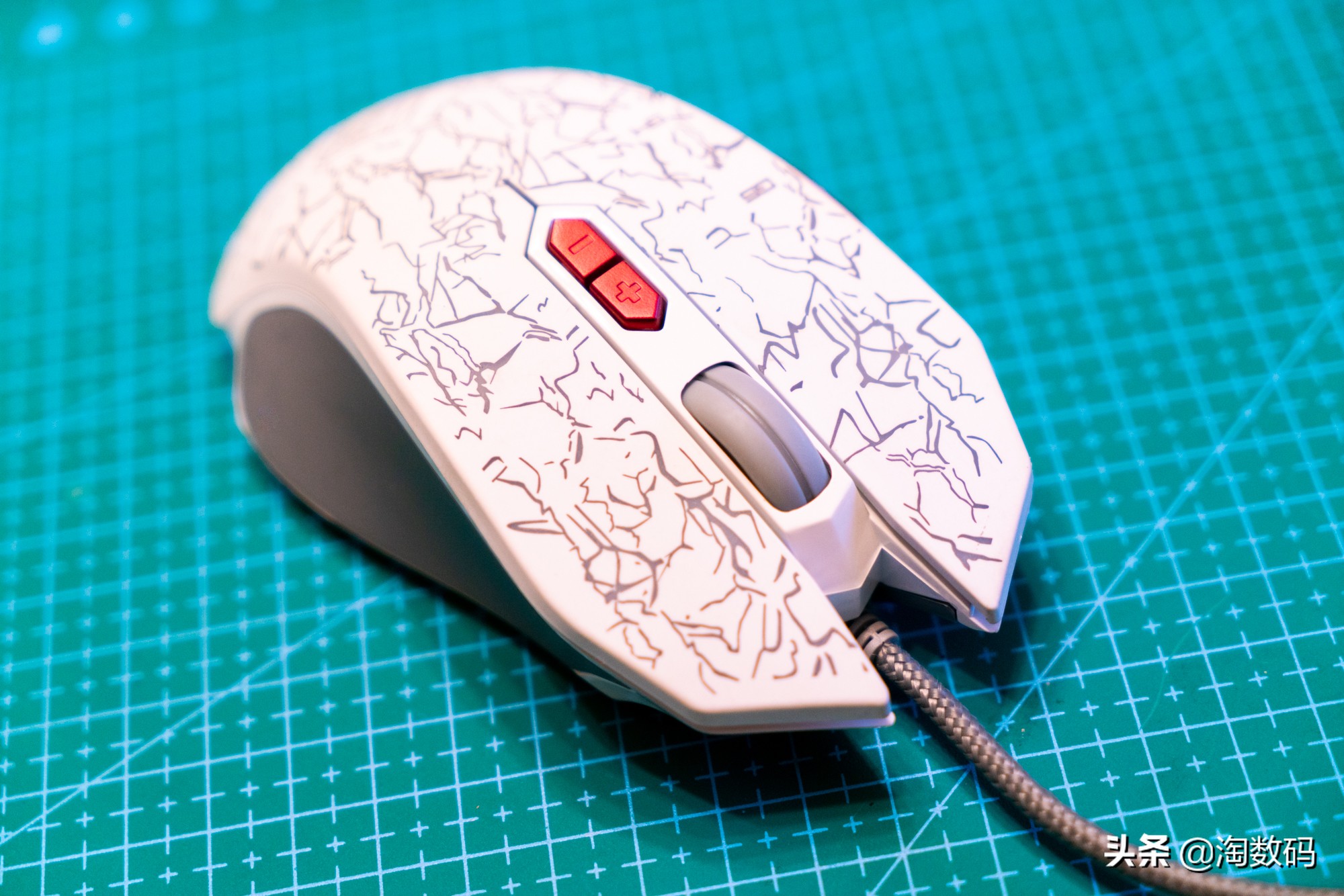 仅¥69元:PUBG固件级优化+1680万色RGB灯效+9键多模+赛车设计感