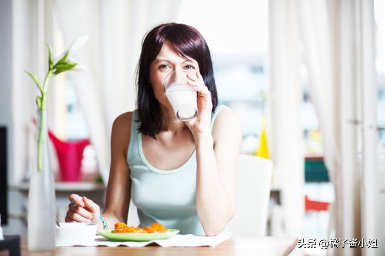 产后头发脱落厉害怎么办,产后头发掉得特别严重怎么调理