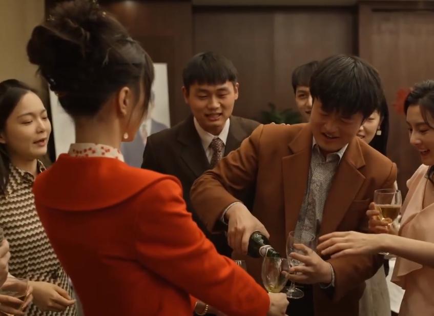 《乔家的儿女》乔七七杨玲子结婚，两人还年轻，以后的感情会怎样