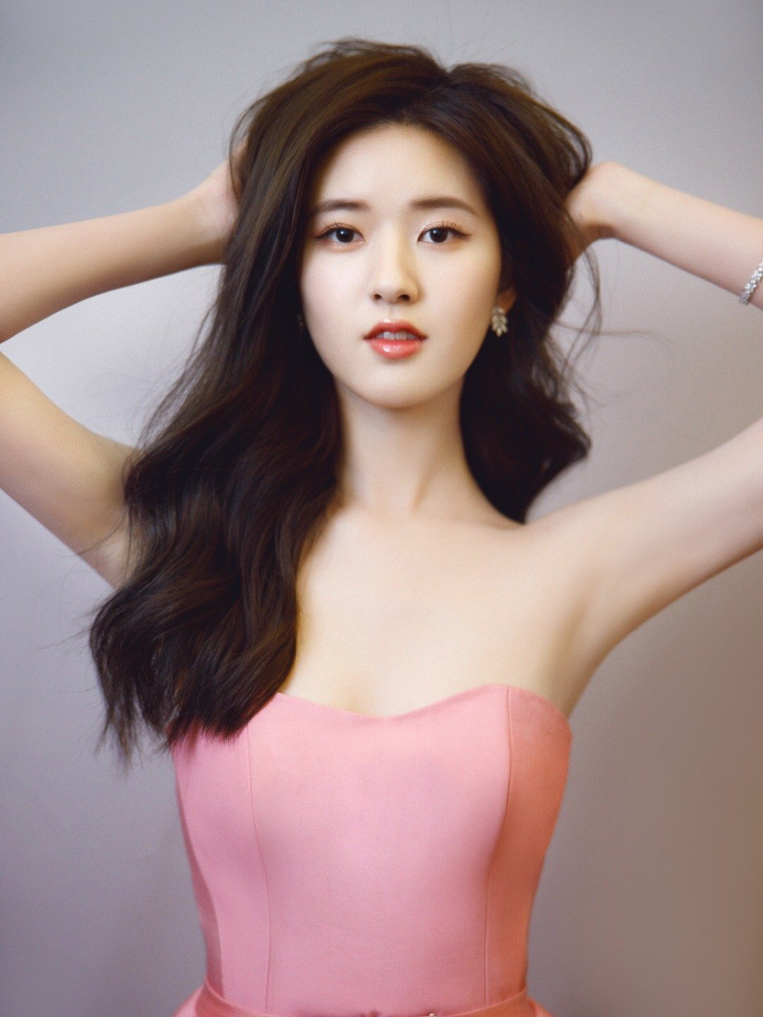 赵思露圆方脸妆容真是美炸了！5分钟掌握技巧！打造英气灵动感