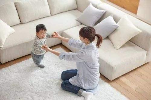 医生谈矫正宝宝内八字的方法,宝宝走路内八字症状