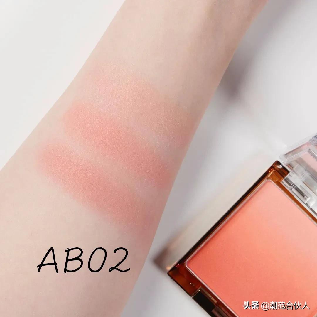 李佳琦omg这个产品也太好用了吧,李佳琦被称为美妆界的代名词