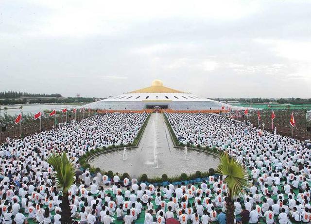 泰国最著名的寺庙龙庙,泰国供奉佛牌的寺庙