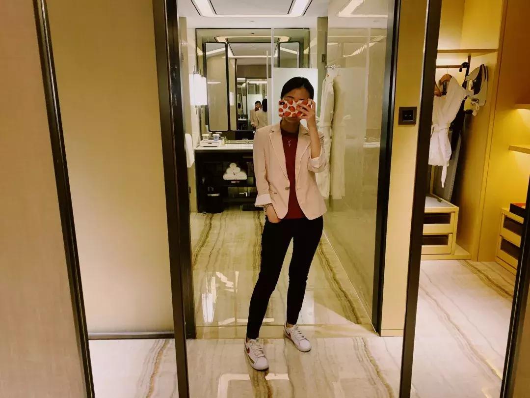 极简衣橱基础内搭,如何打造十年不过时的衣橱搭配