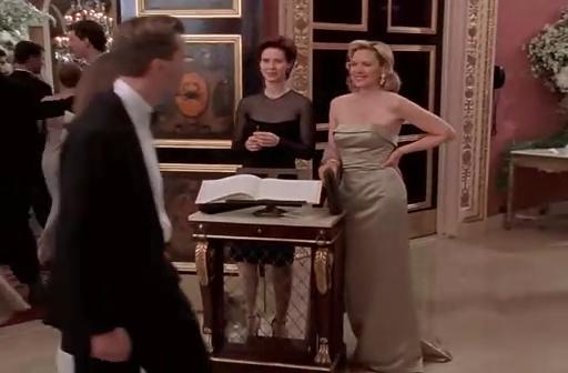 《欲望都市》里的playboy项链，DKNY美裙子鉴赏