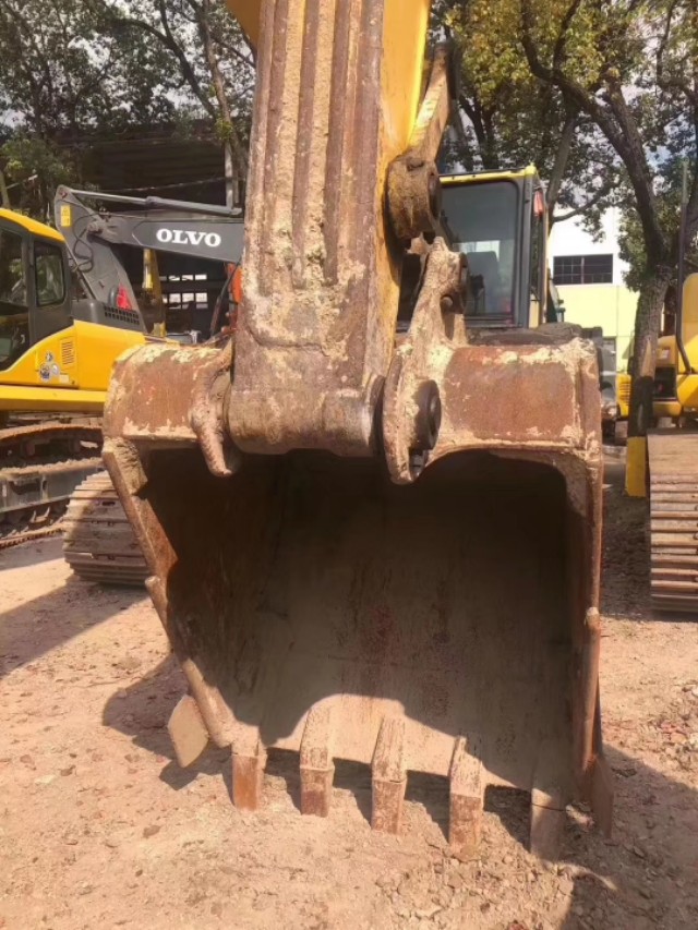 原版小松220-7。性能稳定，价格便宜，看中私聊！