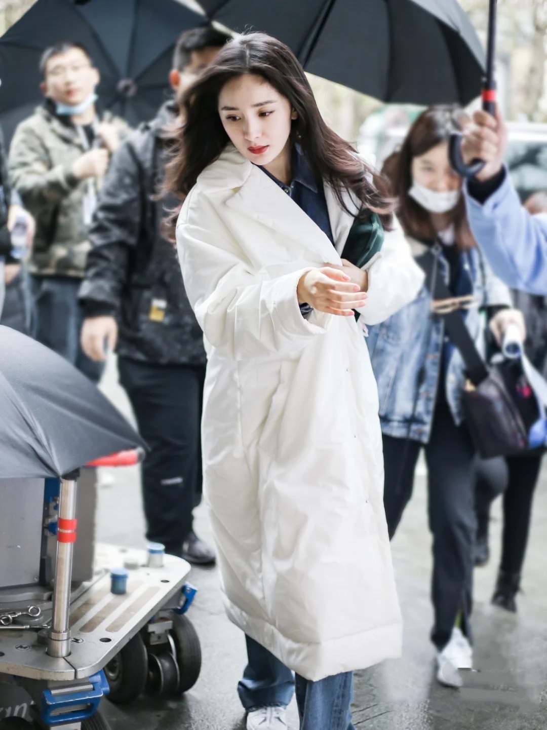 羽绒服破洞是修补还是用无痕贴,蒙口羽绒服破洞无痕修补北京