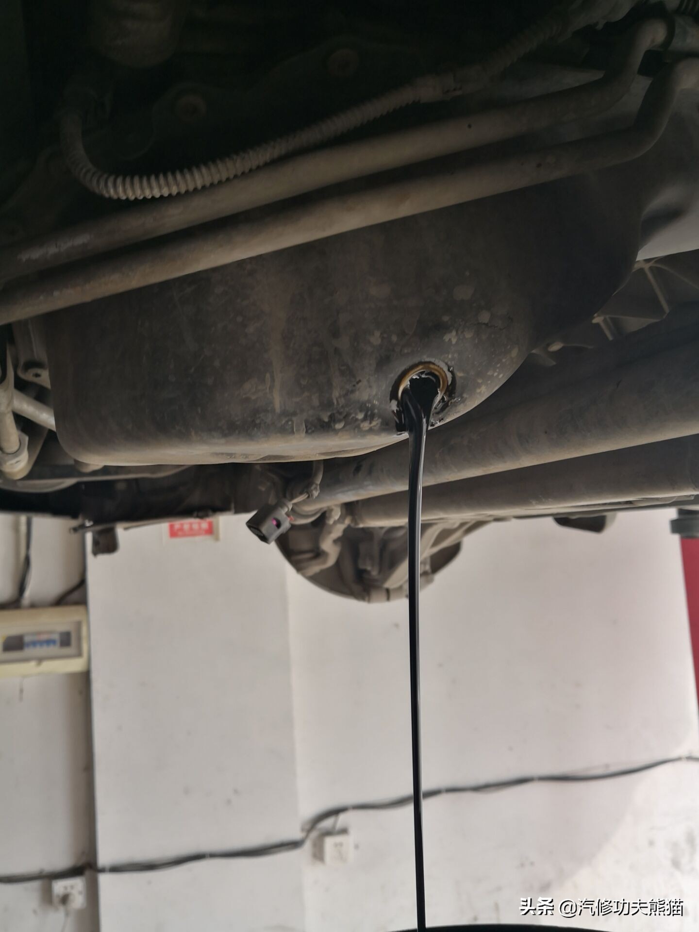 奥迪q53.2自吸发动机烧机油吗,12款奥迪q5发动机烧机油改进