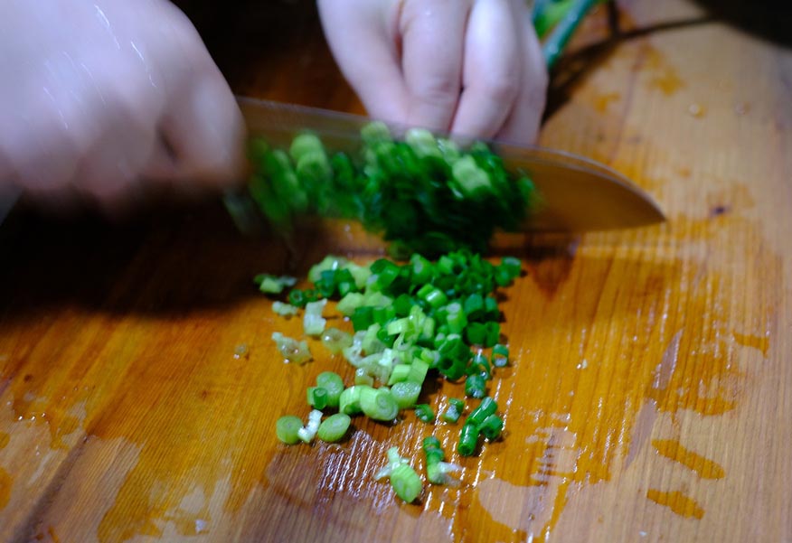 川菜大师教的葱香牛肉面，香辣过瘾，比麻辣小面更好吃