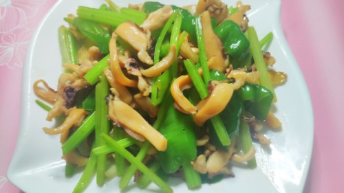 墨鱼干炒芹菜橙子,芹菜炒墨鱼干家常做法