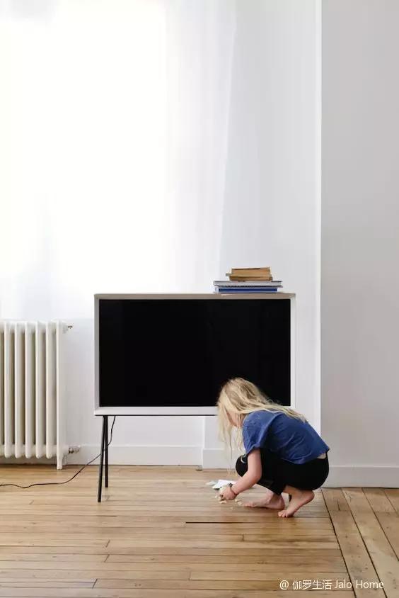 客厅可以有电视，但不该成为主角，它们可以摆成这样