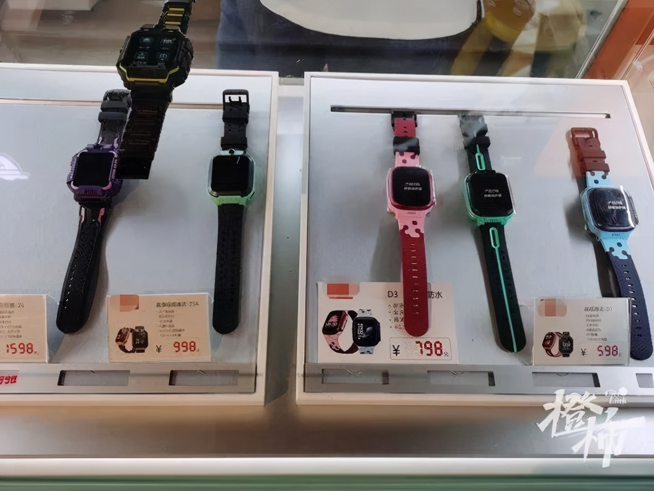 电话手表着火三岁小孩被烧伤视频,儿童电话手表突然着火的新闻视频