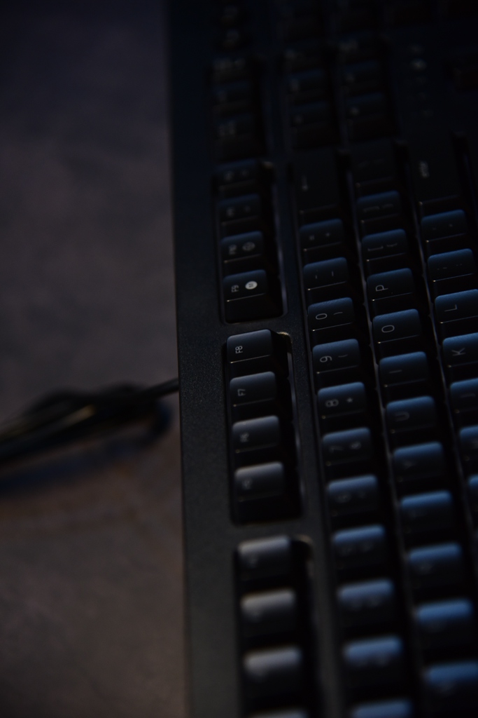 razer雷蛇萨诺狼蛛v2幻彩背光,游戏膜测评安卓