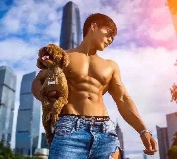 胸肌的四种胸型,男生方形胸肌和八字胸对比