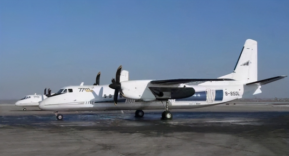 空警600预警机与美国e2预警机,空警600对比e2d预警机哪个体积大