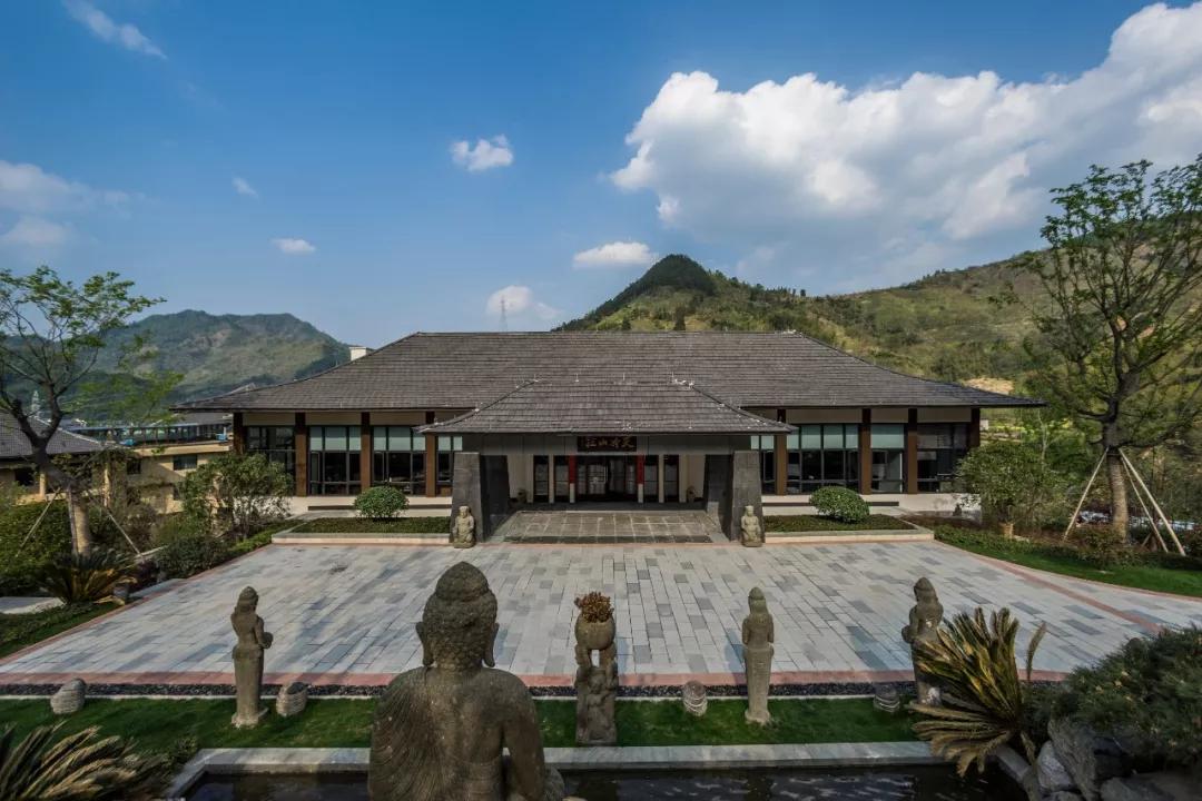 冬天怎么能少得了泡温泉,冬天泡温泉怎么不感冒