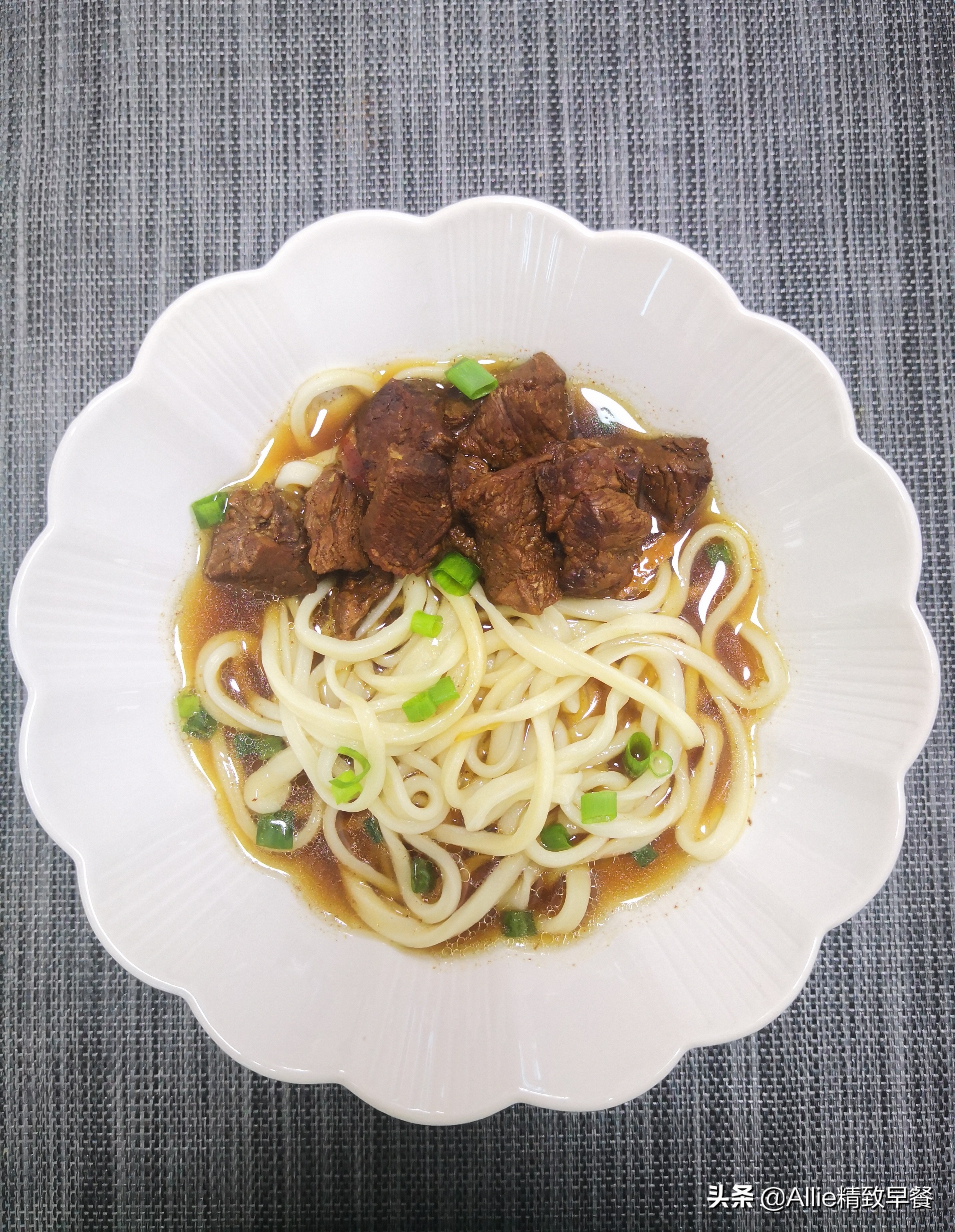 正宗牛肉拉面的做法全过程,牛肉拉面的面怎么制作