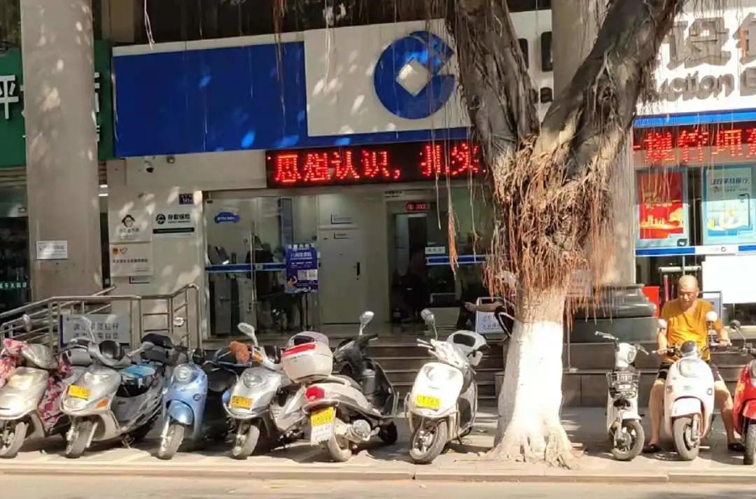 小车抄4遍摩托抄2遍！南安又有一批人因违停抄8113字条例