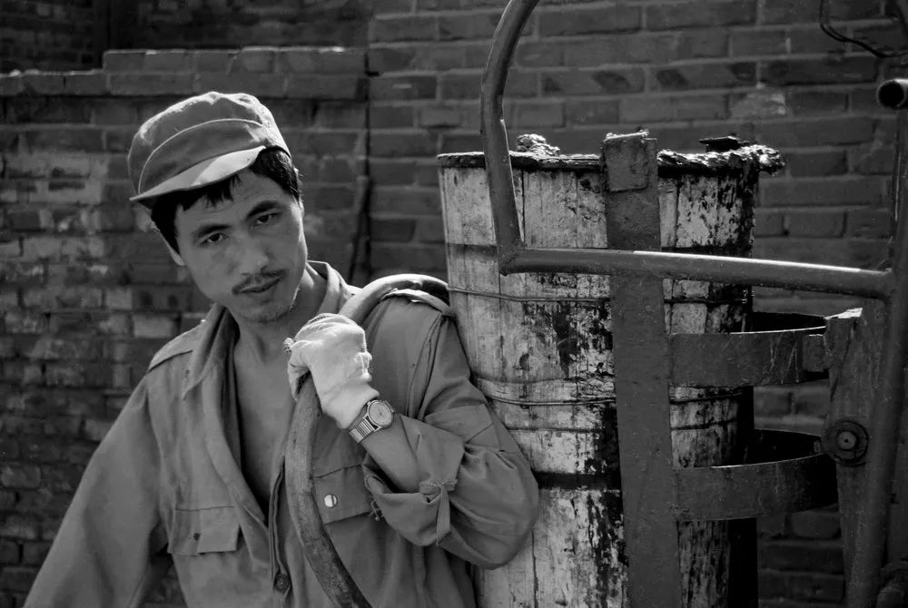 濂虫憚褰卞笀鍚村己涓汉鐓х墖,濂虫憚褰卞笀鍚村己