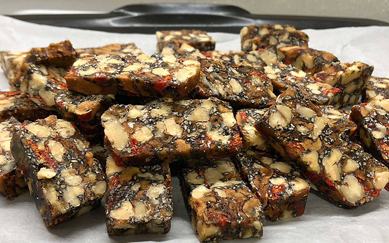 纯手工芝麻核桃糕红枣枸杞糕,红枣核桃枸杞玫瑰花黑芝麻糕功效