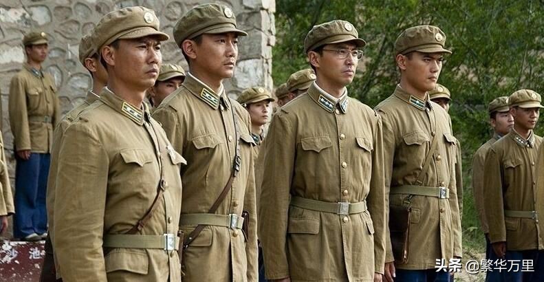 1956年10月1日国庆阅兵式,中国暴雨中的阅兵高清