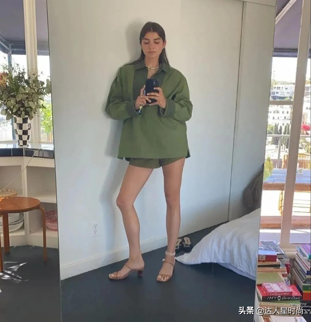 别再穿卫衣了今春这么穿才时髦,杨幂赵露思同款袄