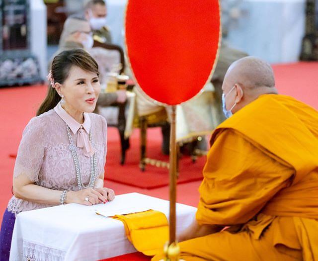 泰国35岁胖公主近照,泰国大公主年轻照片