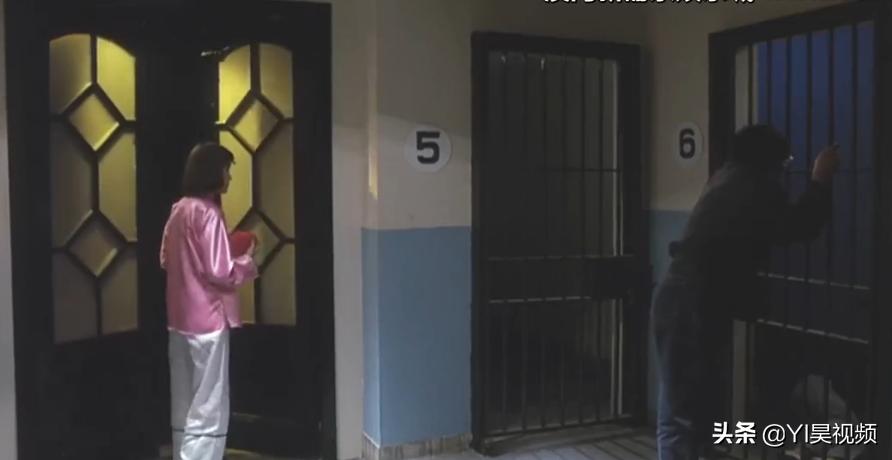 张学友经典喜剧，许冠英搞笑担当，头顶*裤内**斗僵尸《猛鬼差馆》