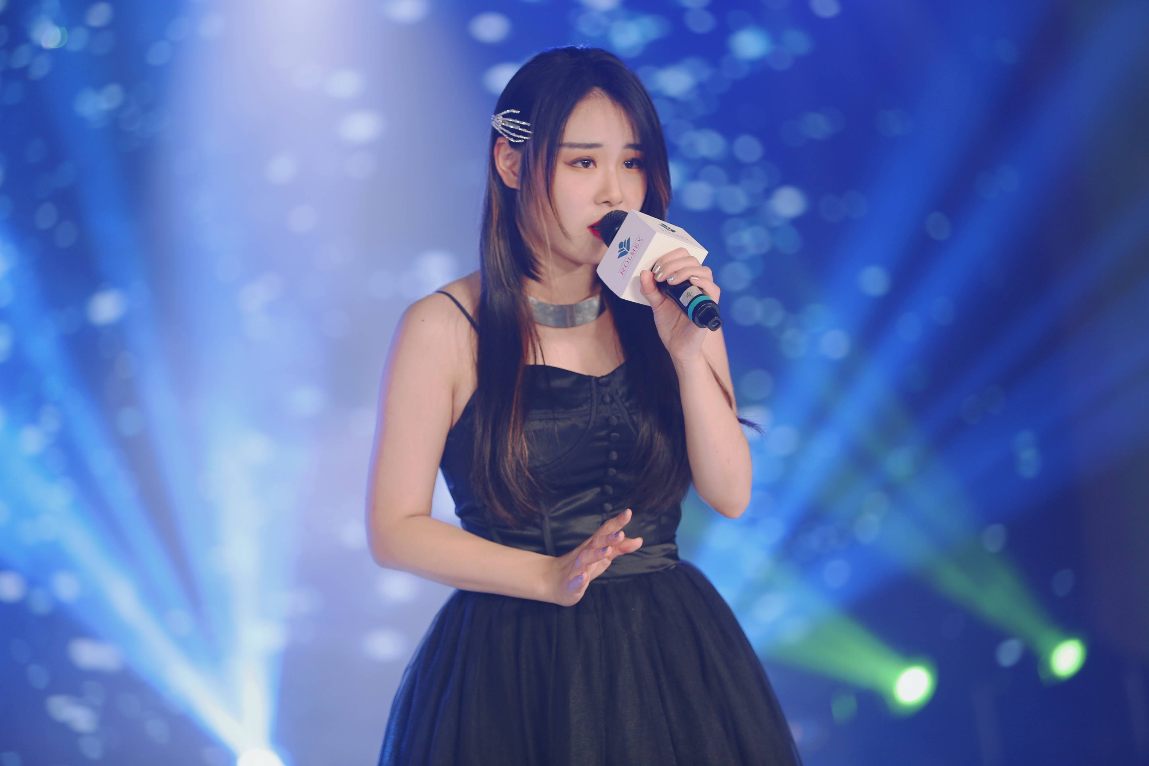 听见好音乐，带你了解歌手叶莺，她是一位可甜可A的Live型小姐姐