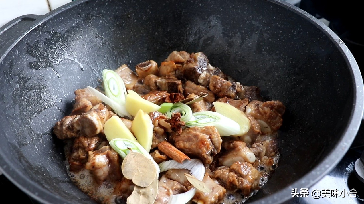 排骨这样做特别的入味好吃,排骨怎么做才最好吃简单做法