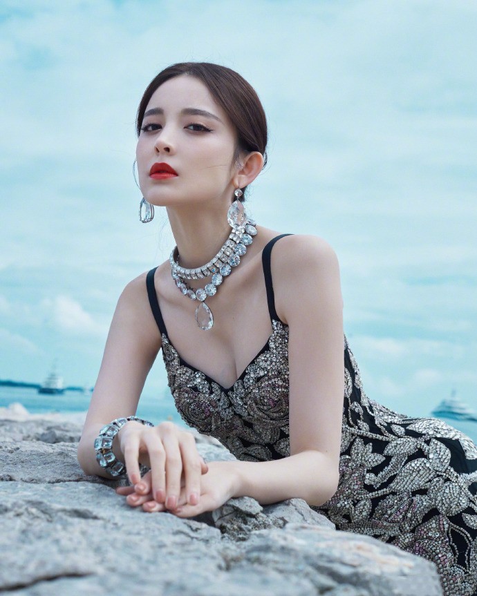 古力娜扎戛纳镜头,古力娜扎玫瑰旗袍红毯