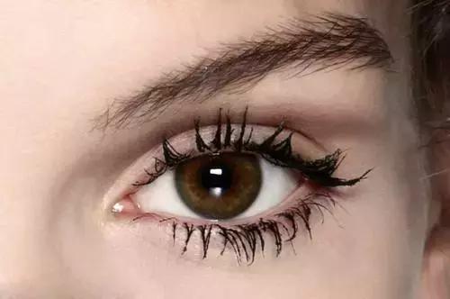 吴谨言迪丽热巴对比惨烈，热巴年纪更小却因这个bug显老10岁？