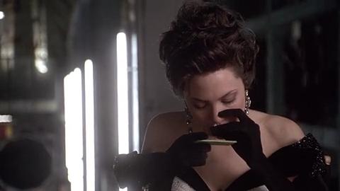 蕾丝、吸毒、得艾滋的她,才是美国第一个超级名模