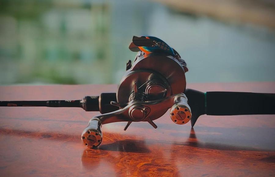 路亚怎么选择鱼轮的大小,路亚新手入门如何选竿选轮