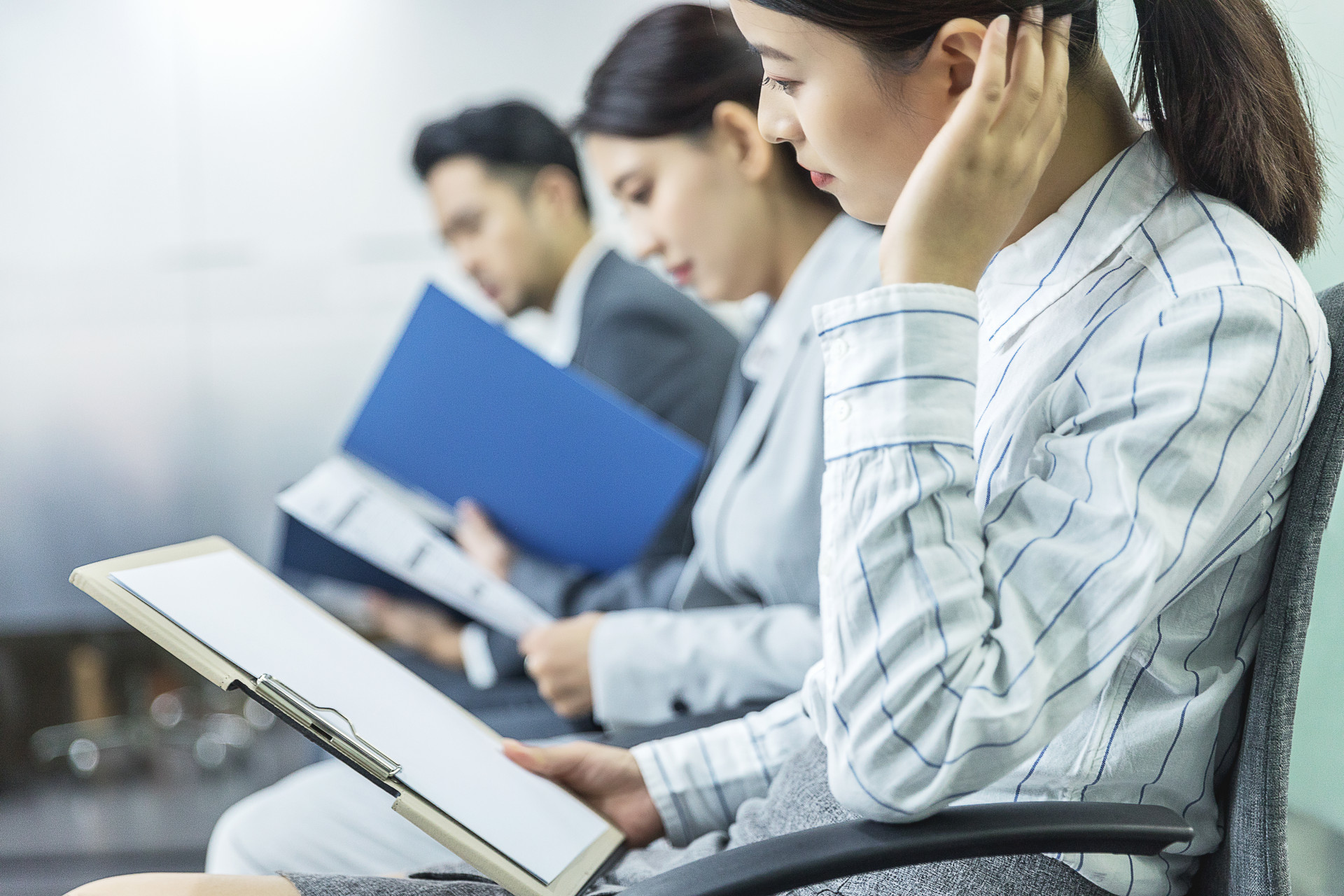 离职先跟领导说话还是先找辞职信,辞职先找领导说还是直接发辞职信