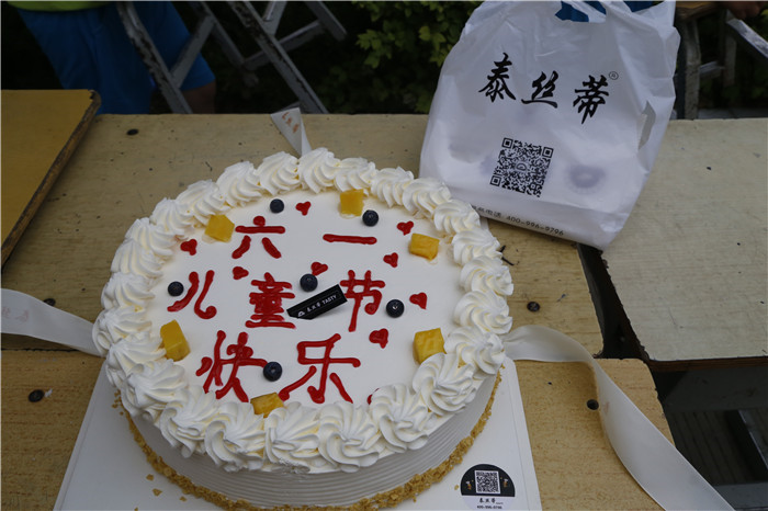 六一儿童节献爱心慰问活动,关爱困境儿童六一慰问暖童心