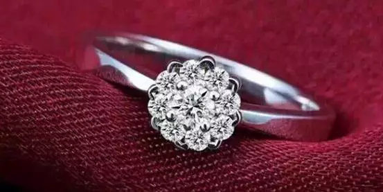 怎么选择适合自己的钻戒款式,怎样选择一个好的钻戒