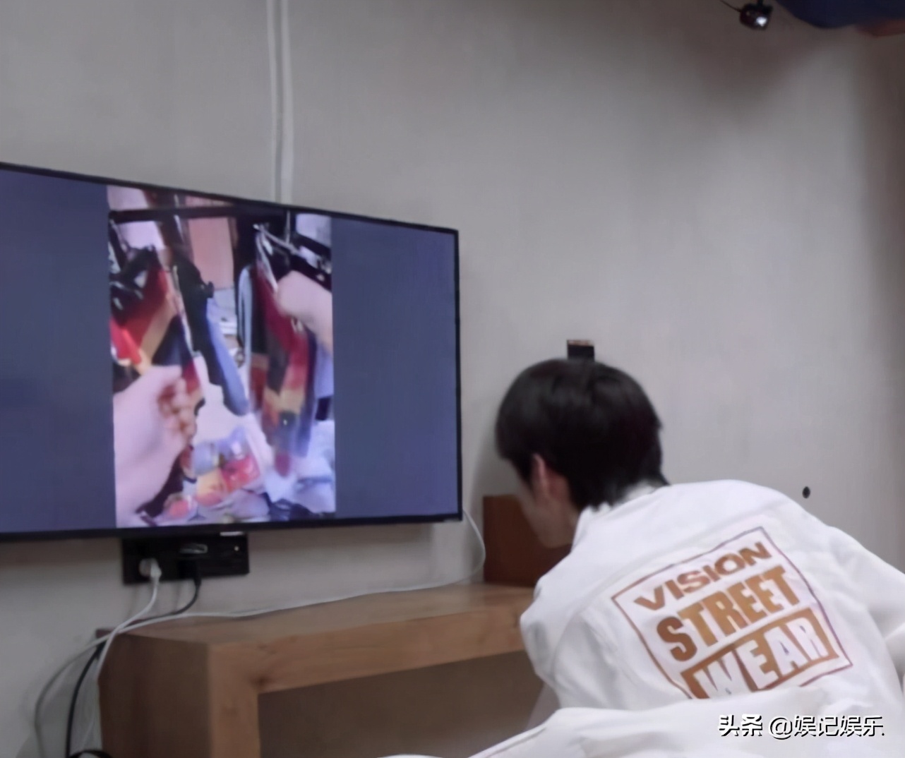 关晓彤和鹿晗穿情侣装情侣鞋,鹿晗给邓超买情侣装