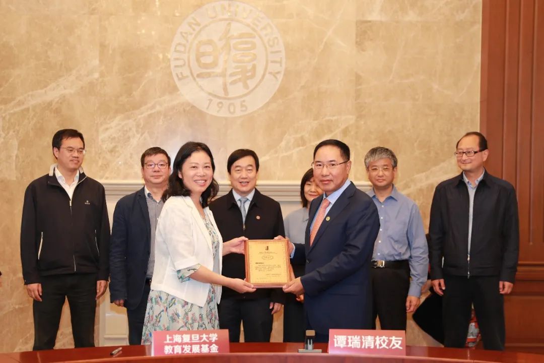 回母校捐赠1000万,谭瑞清向母校复旦大学捐2亿