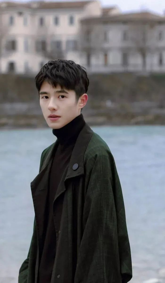 谭松韵卑微求爱完整视频,谭松韵卑微求爱视频