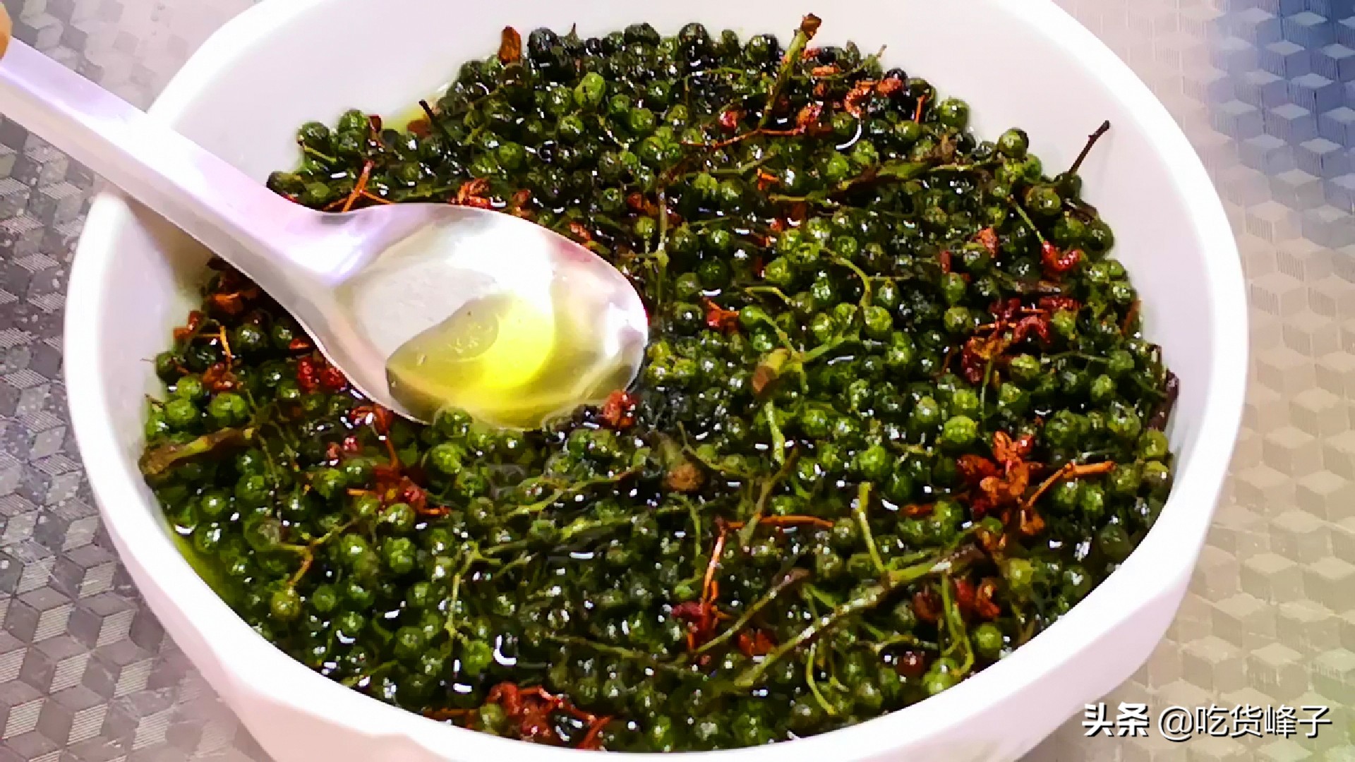 花椒油刚做出来的怎么没有麻味,做花椒油不用油炸大厨教你一招