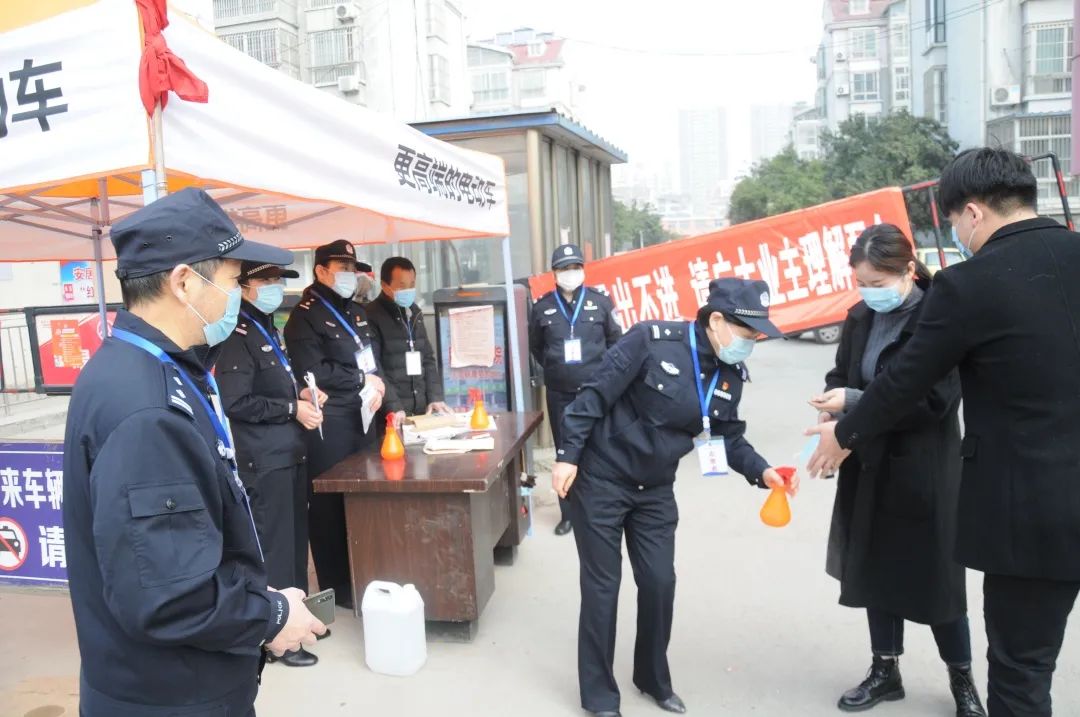 公安抗疫情巾帼先锋现场直播,抗击疫情社区女民警